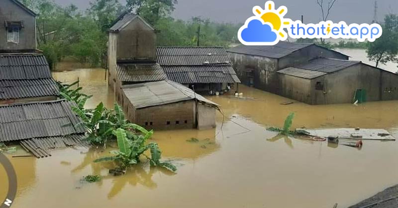 Mưa lớn khiến nhiều địa phương thấp trũng ngập lụt.